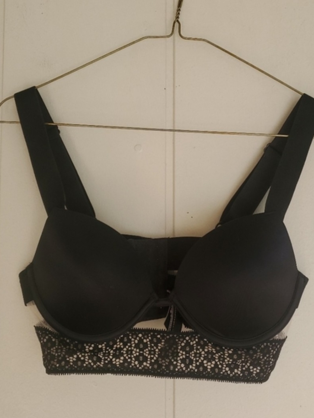 Victoria Secret Very Sexy Push Up Bra 34B Beige/ Black Padded